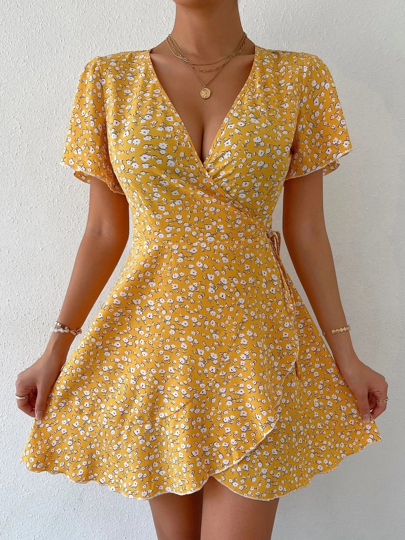 Lunarie Verano Chic Dress: Printed V-Neck Mini for Vibrant Summers