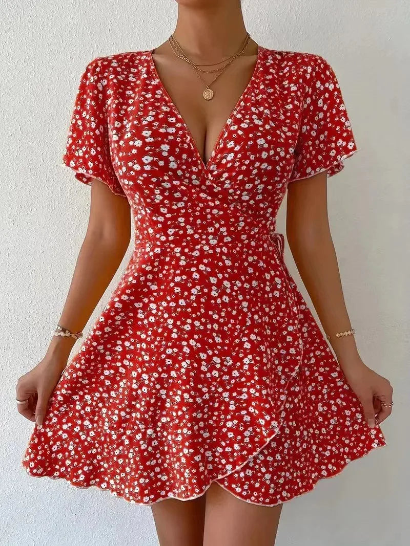 Lunarie Verano Chic Dress: Printed V-Neck Mini for Vibrant Summers