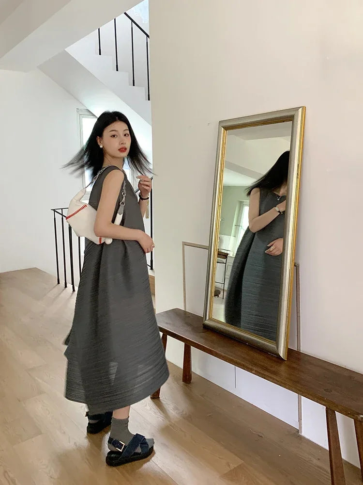 Lunarie Pleats Haute Dress: Voluminous Pleated Elegance for 2025