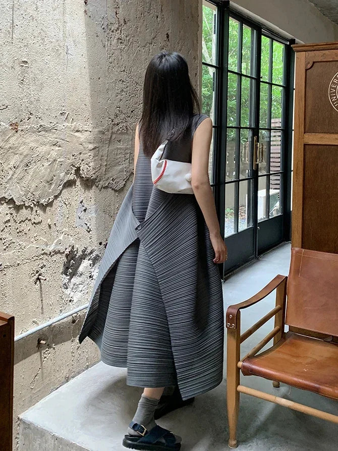 Lunarie Pleats Haute Dress: Voluminous Pleated Elegance for 2025