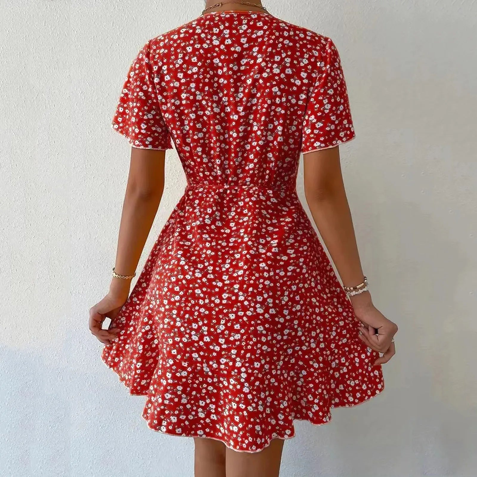 Lunarie Verano Chic Dress: Printed V-Neck Mini for Vibrant Summers